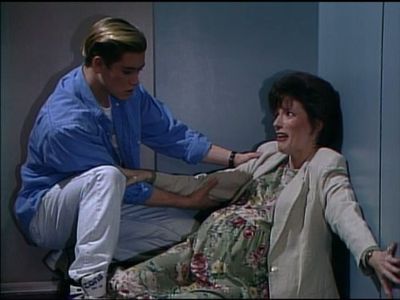 Mark-Paul Gosselaar and Louan Gideon in Saved by the Bell (1989)