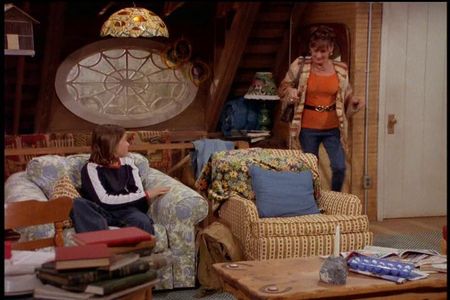 Joseph Gordon-Levitt and Elmarie Wendel in 3rd Rock from the Sun (1996)