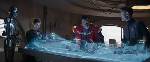 Carl Weathers and London Kim in The Mandalorian (2019)