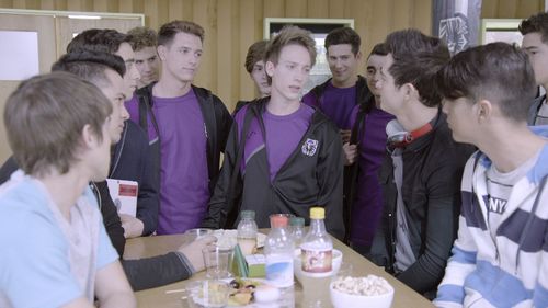 Guido Pennelli, Juan David Penagos, Mariano González, Javier Eloy Bonanno, Sebastián Athié, and Mariano Zabalza in Once 