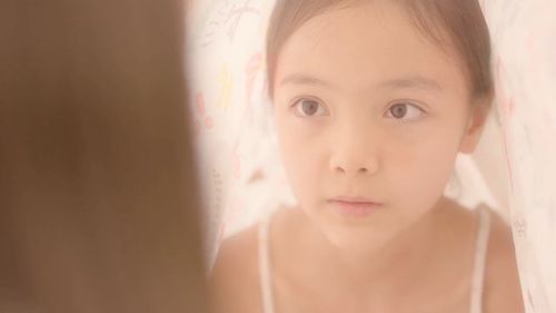 Isla Rose Hall as Young Bella & Young Kayla
