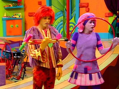 Lisa Lennox and Jonny Wexler in The Doodlebops (2004)
