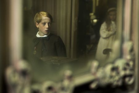 Tipper Seifert-Cleveland and Oliver Zetterström in The Little Stranger (2018)