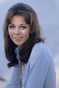 Kathryn Leigh Scott
