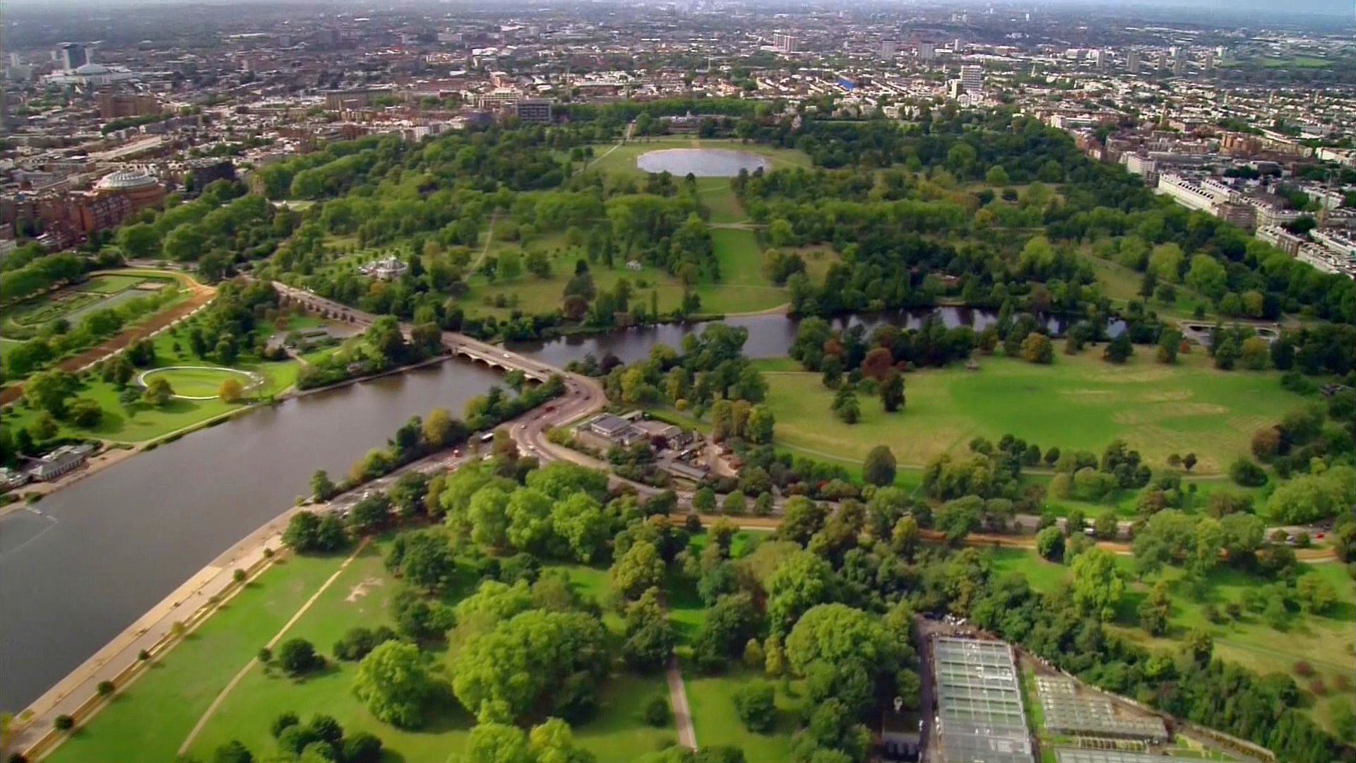 London: 2000 Years of History background