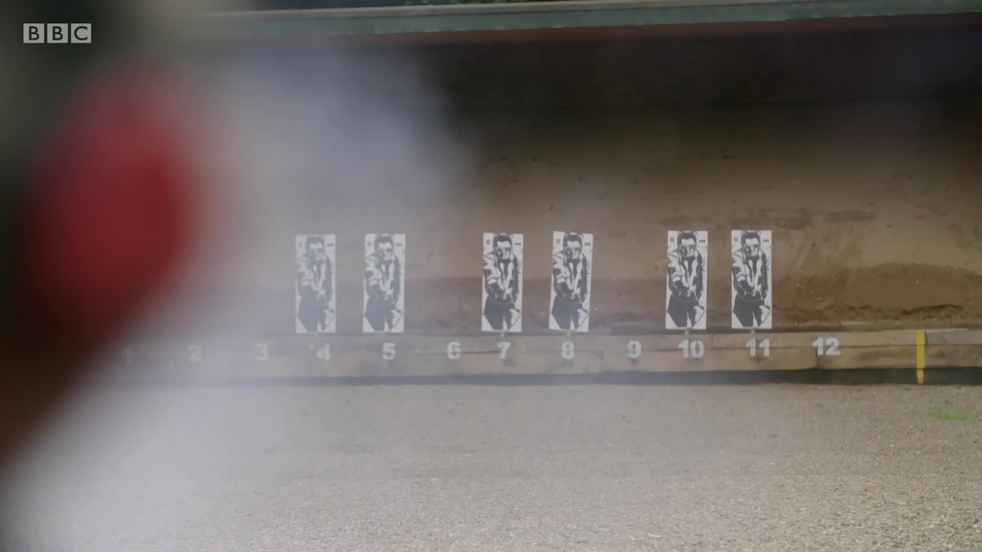 Sword, Musket & Machine Gun: Britain's Armed History background