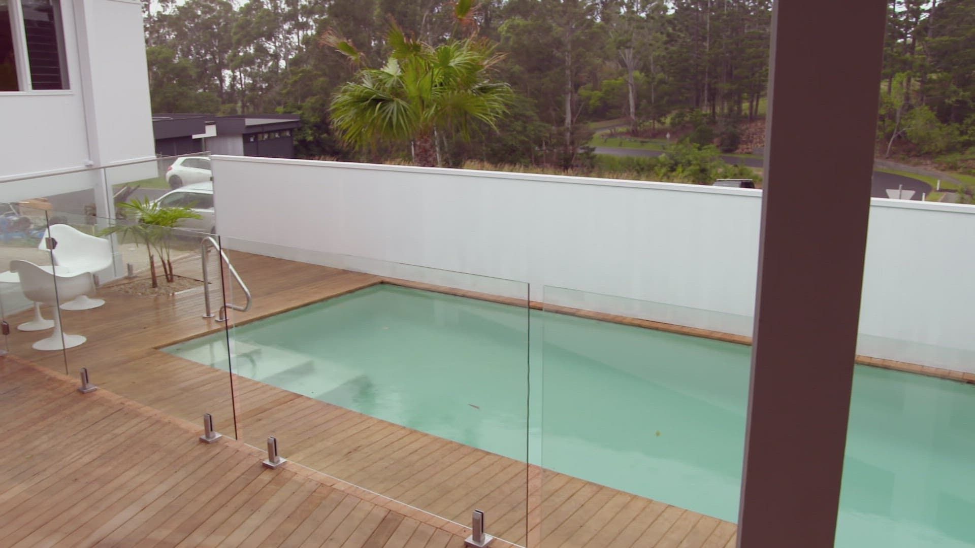 Grand Designs: Unbelievable Builds background