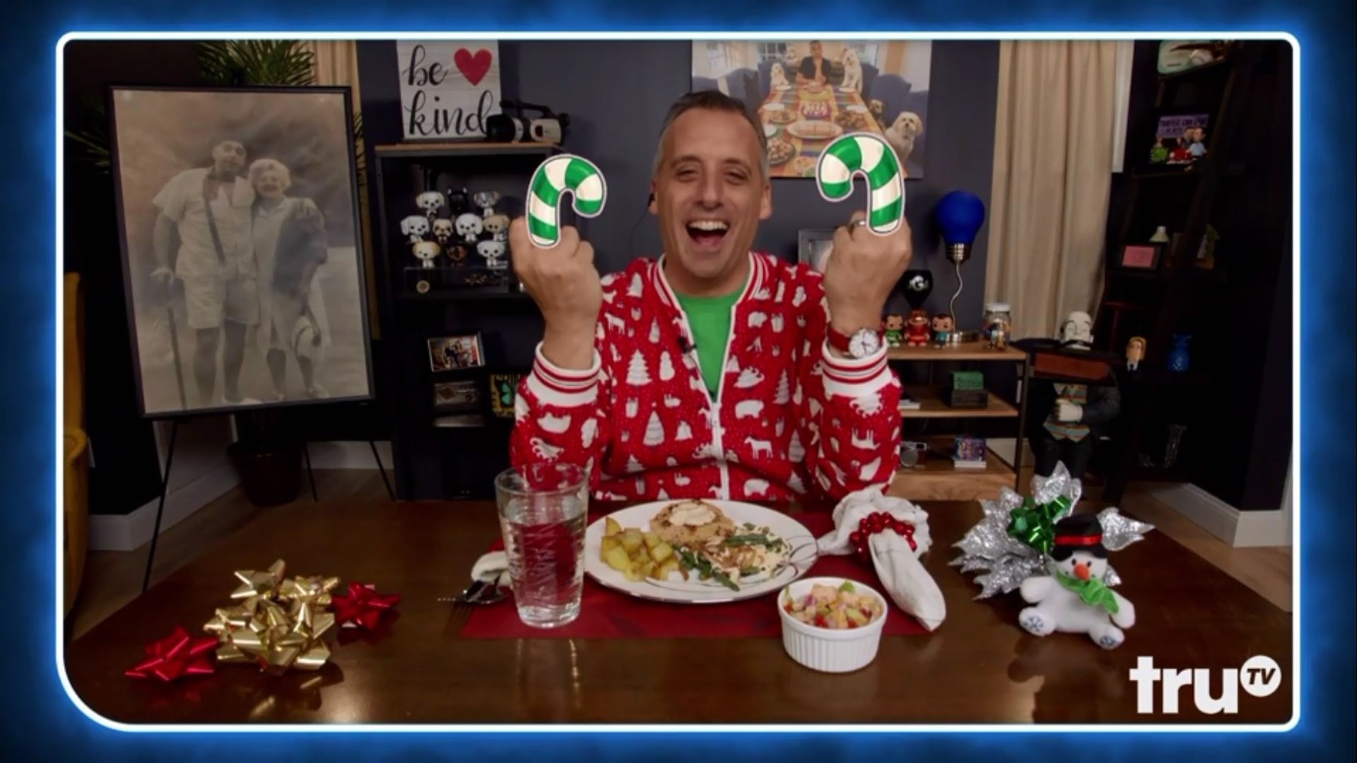 Impractical Jokers: Dinner Party background