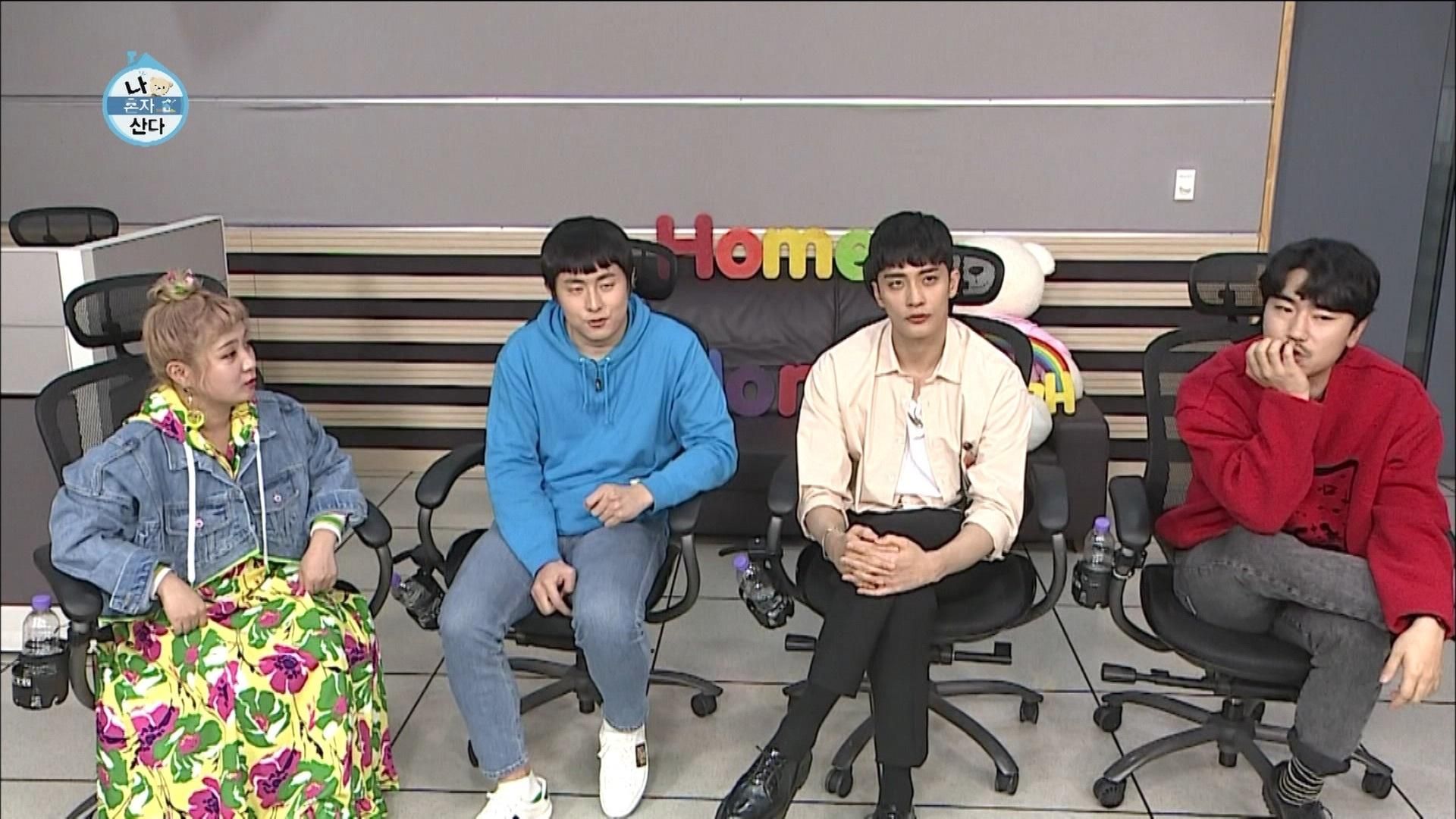 I Live Alone background