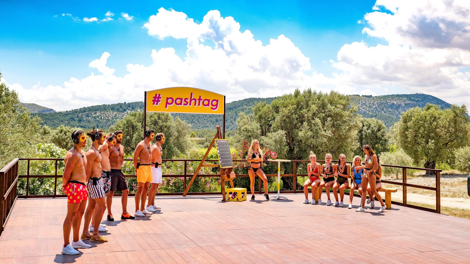 Love Island Australia background