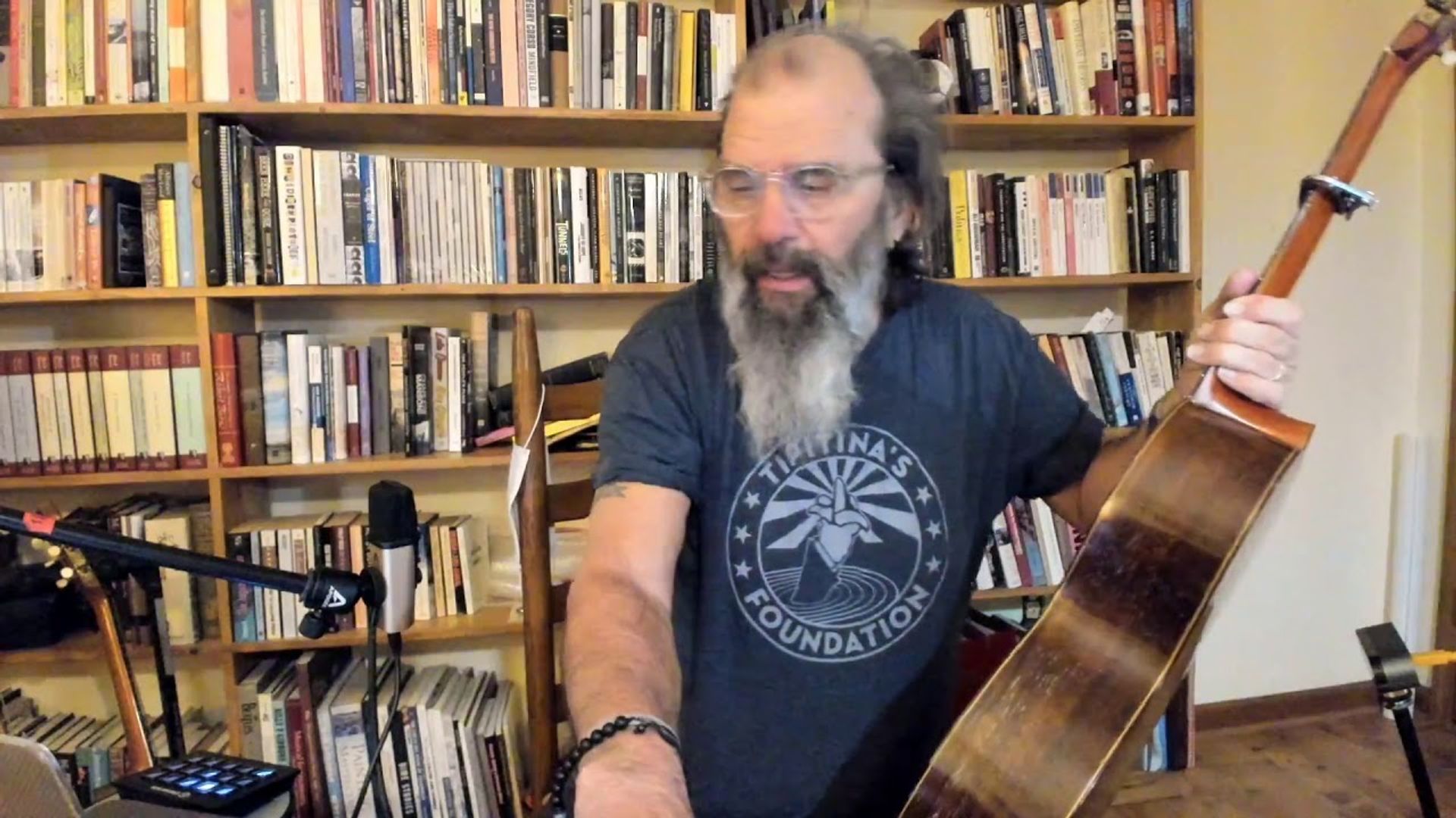 Guitar Town with Steve Earle background