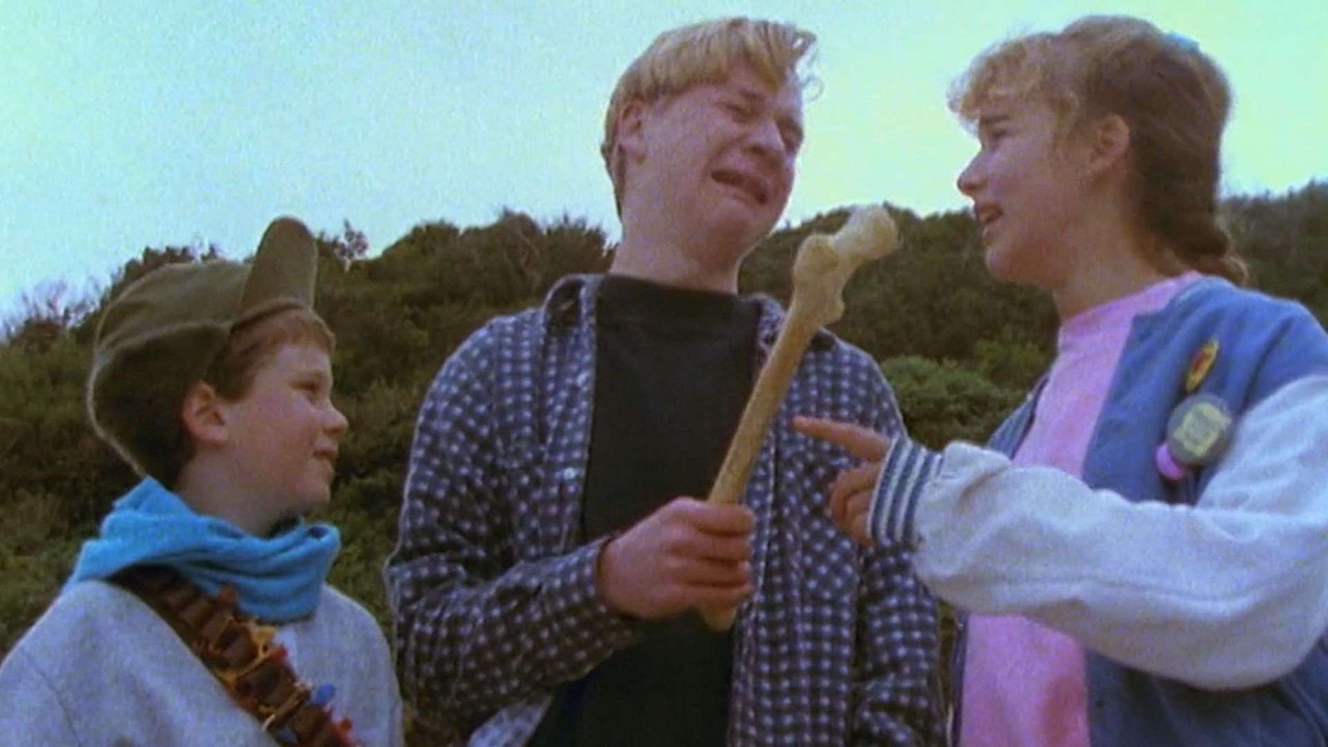 Round the Twist background