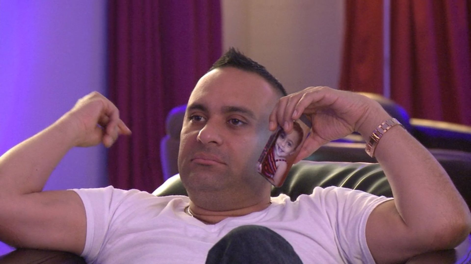 Russell Peters Versus the World background