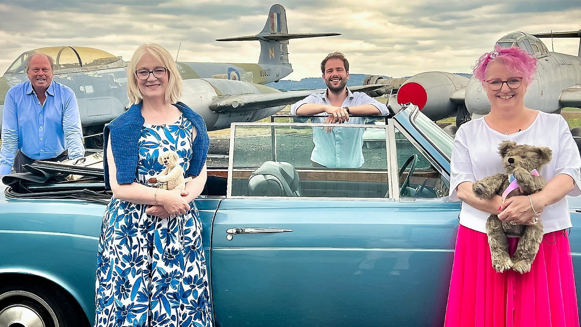 Celebrity Antiques Road Trip background