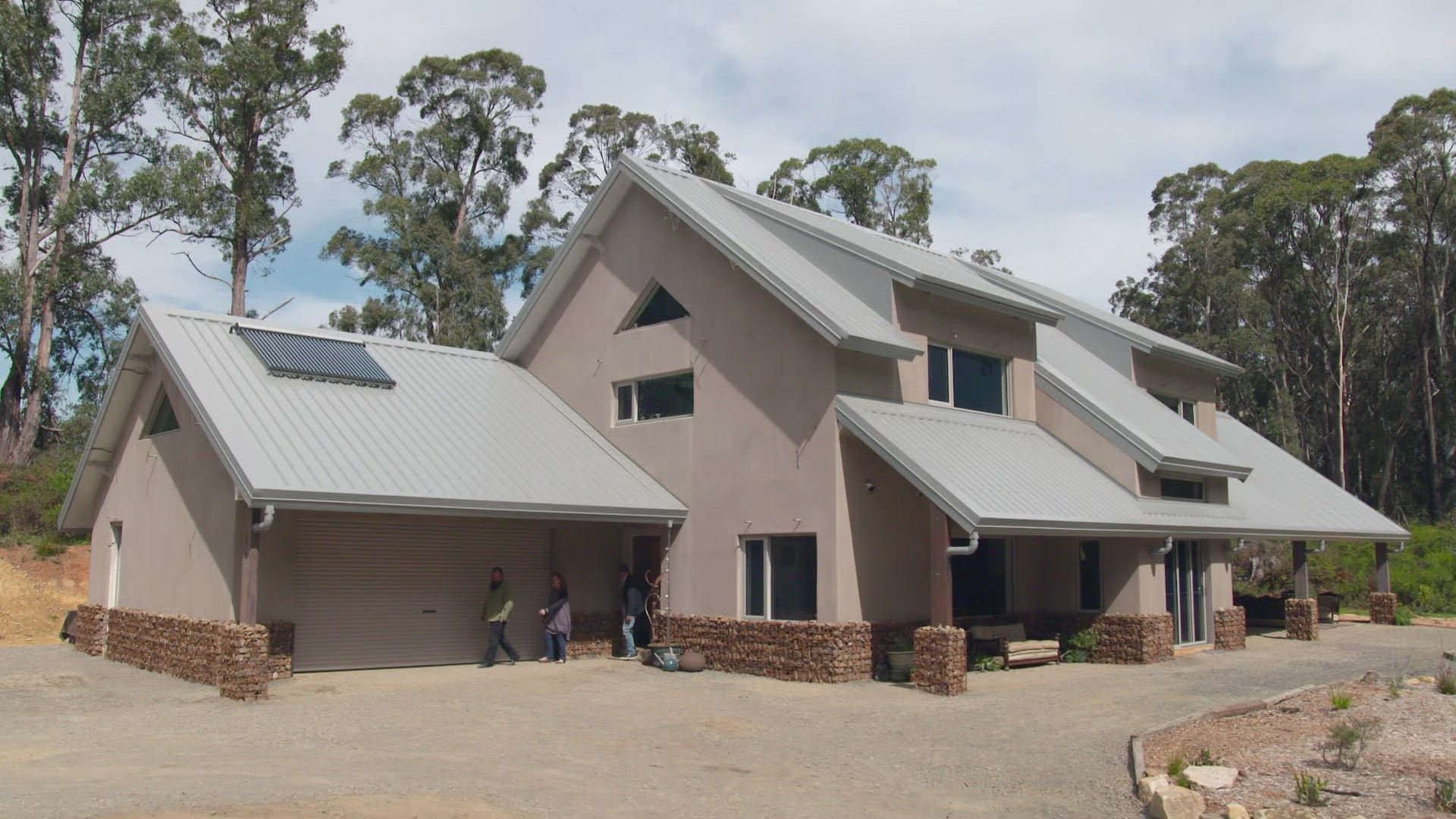 Grand Designs: Unbelievable Builds background