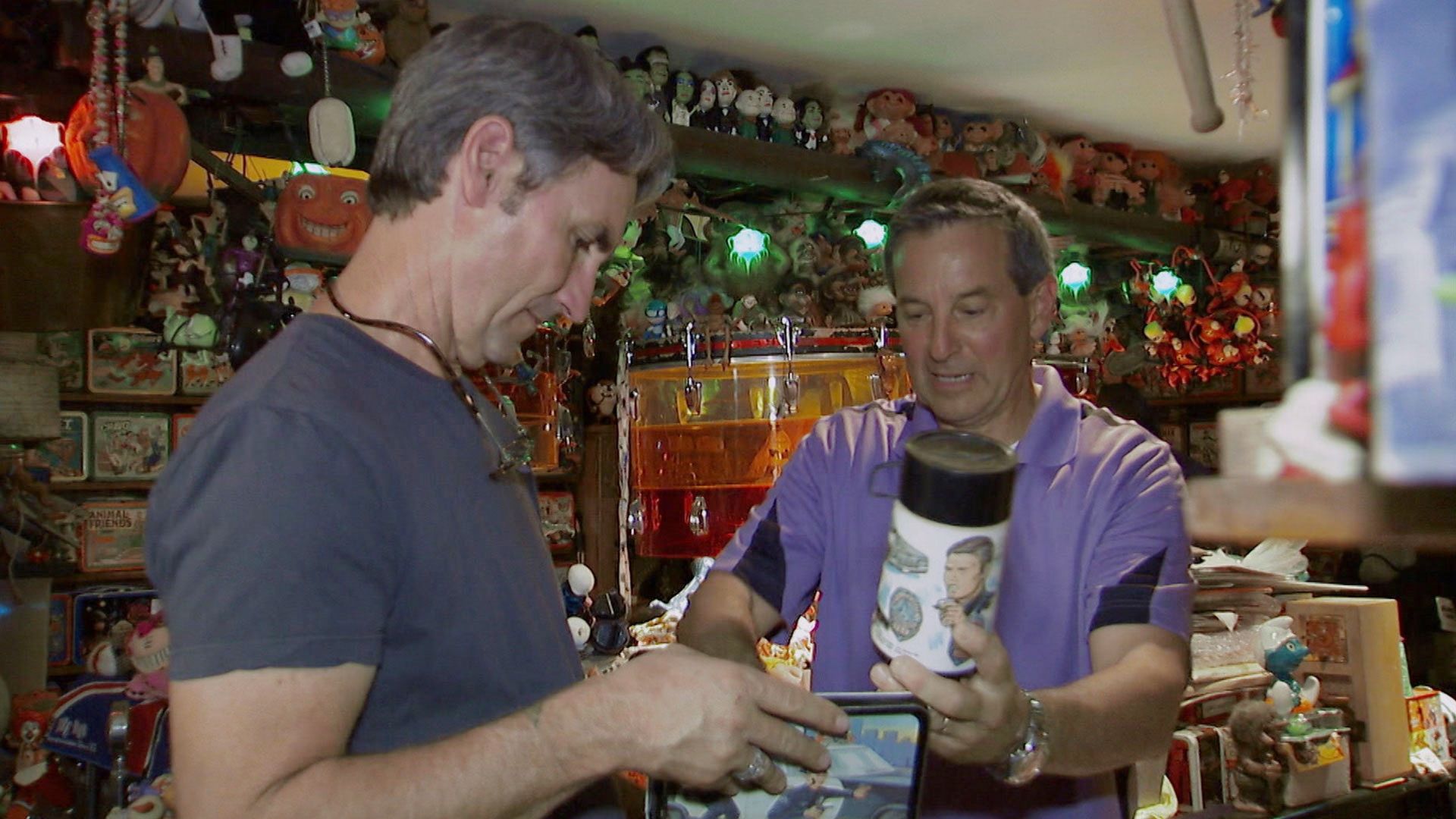 American Pickers: Best Of background