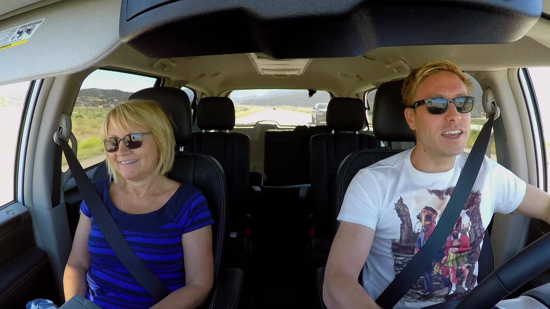 Russell Howard & Mum: USA Road Trip background