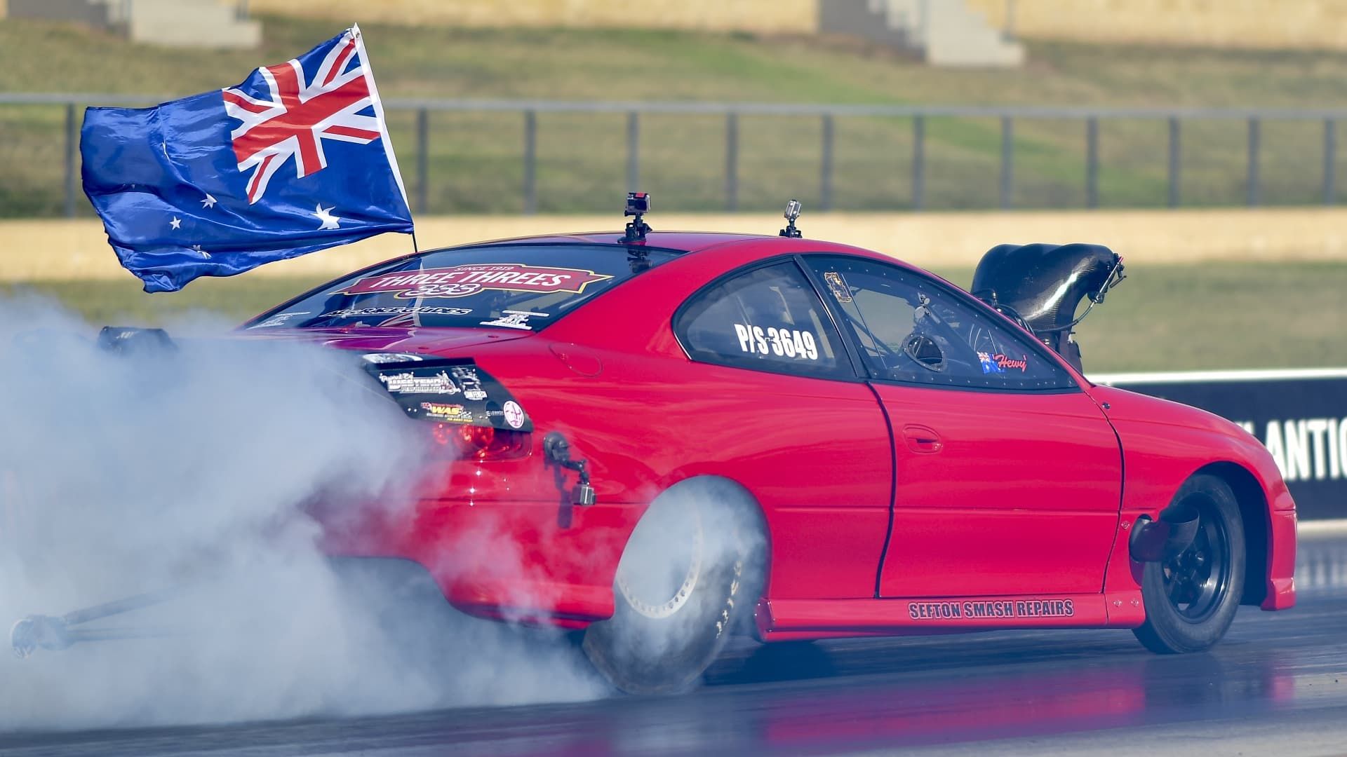 Street Outlaws vs the World background