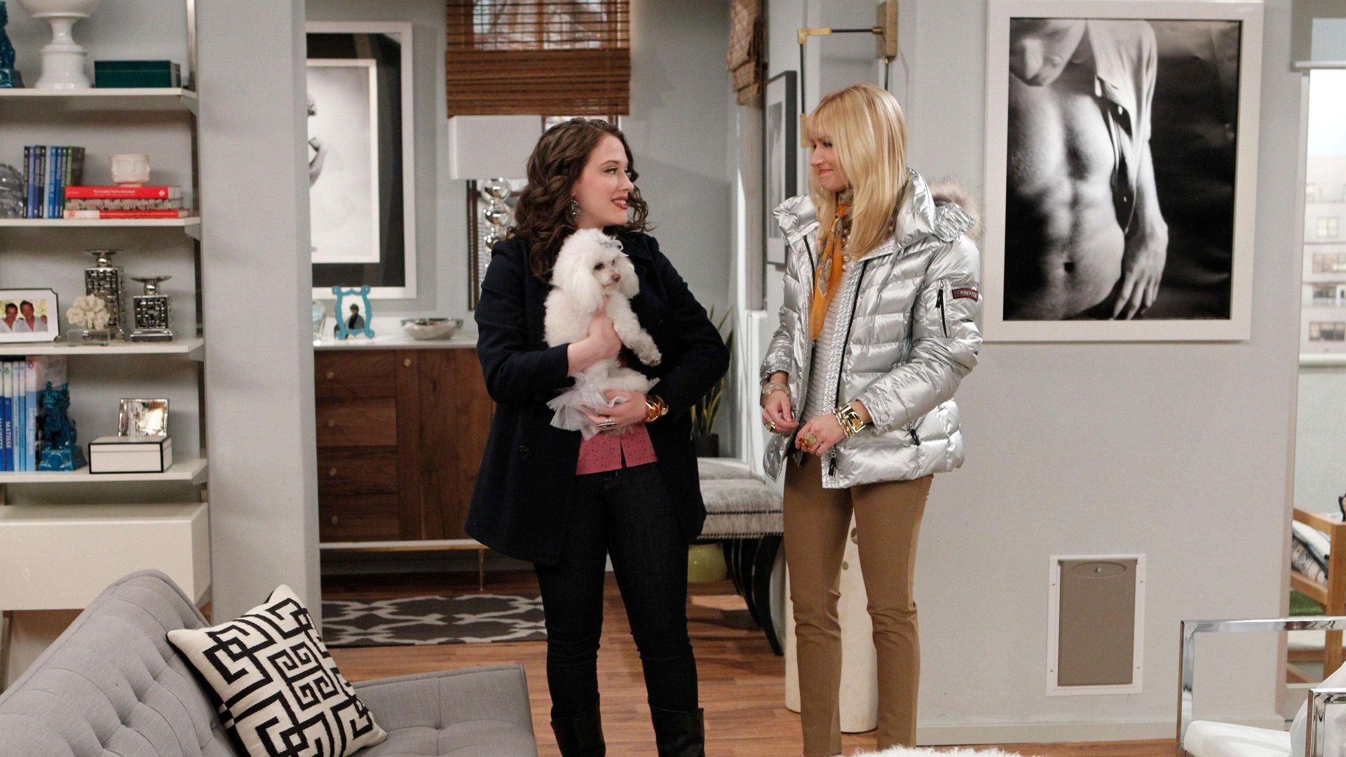 2 Broke Girls background