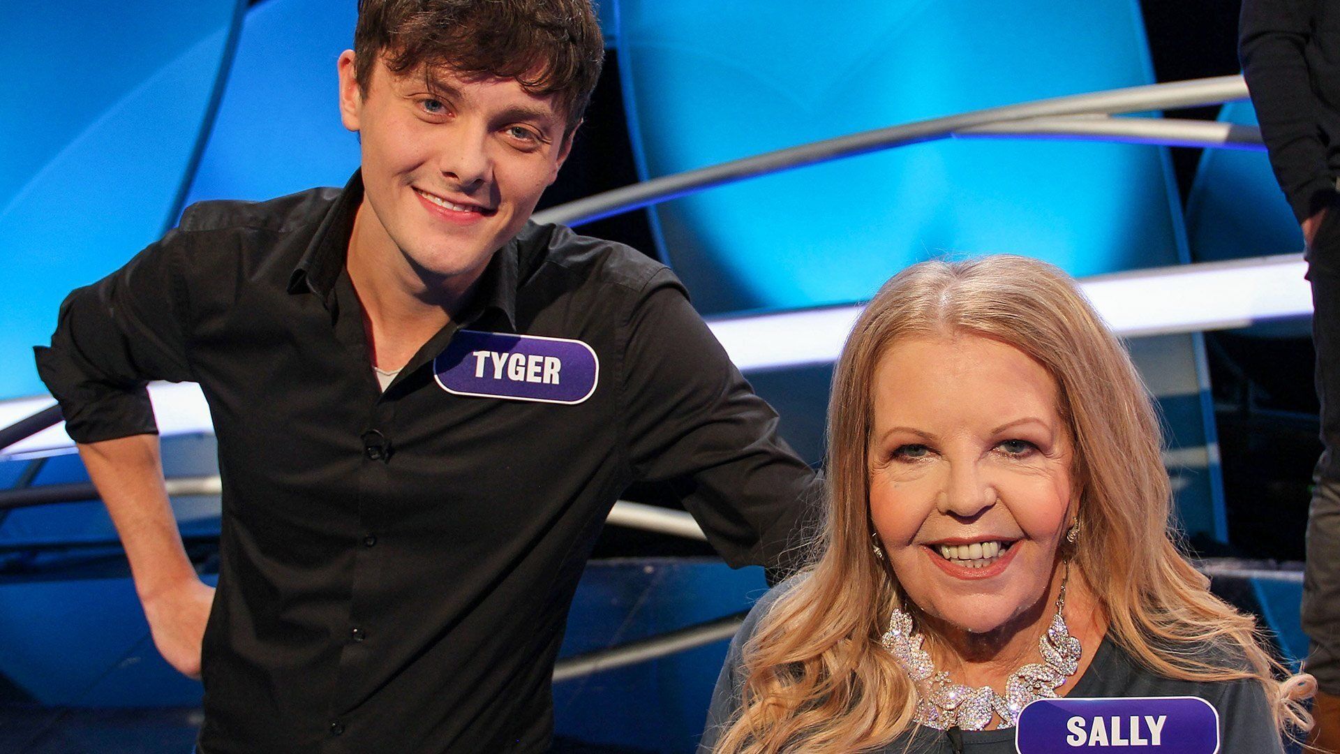 Pointless Celebrities background