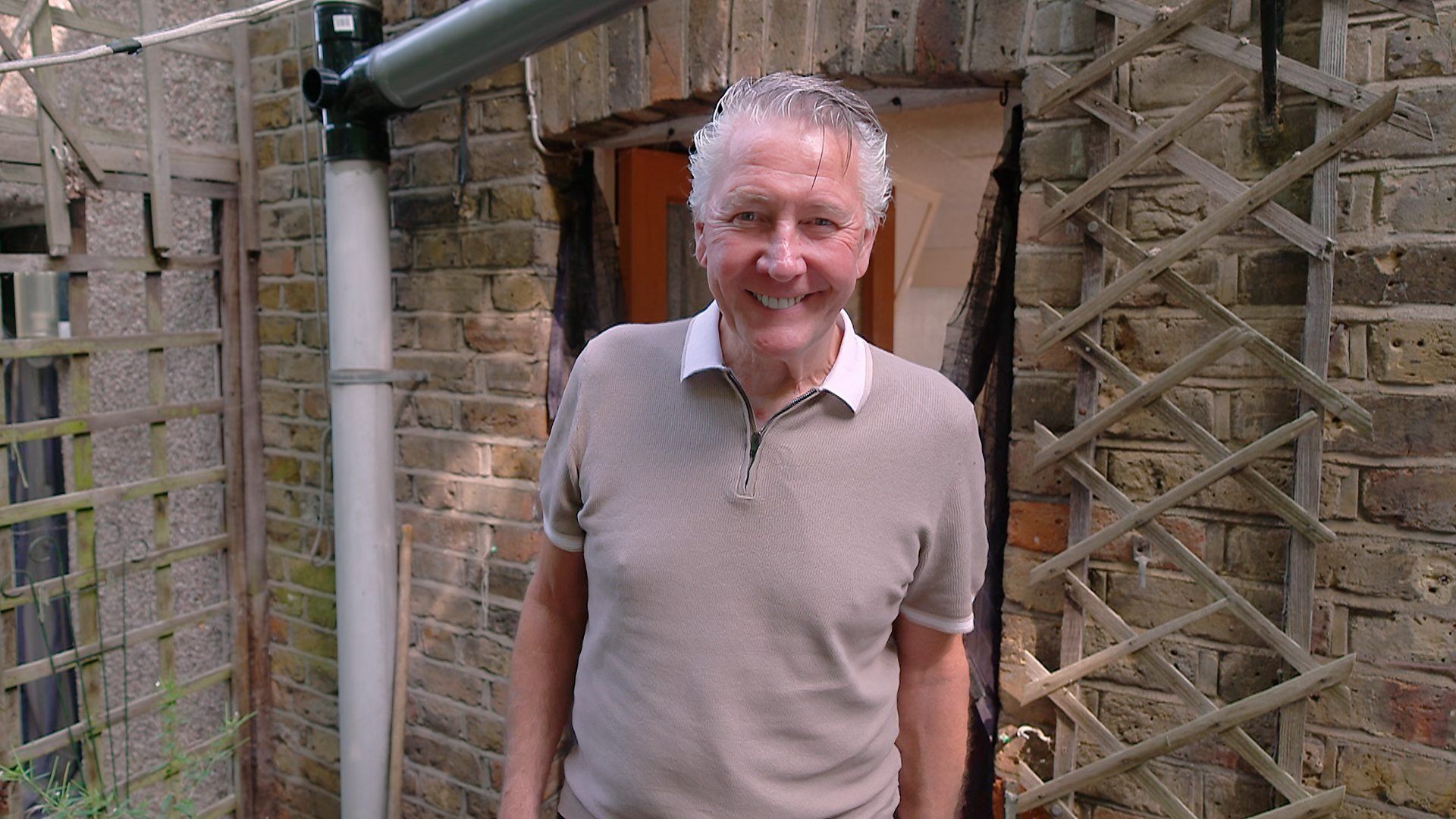 Homes Under the Hammer background