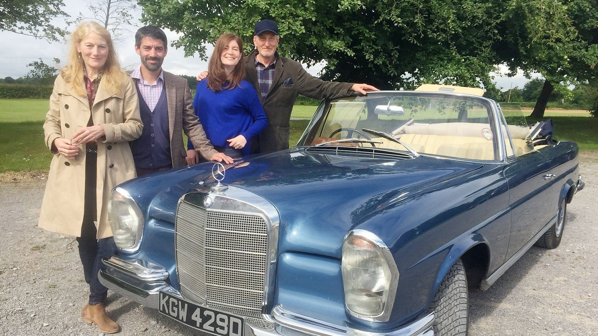 Celebrity Antiques Road Trip background
