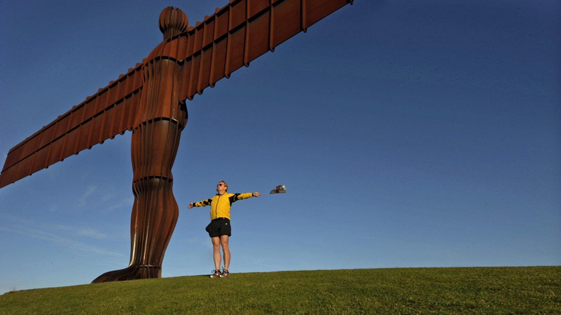 Eddie Izzard: Marathon Man background