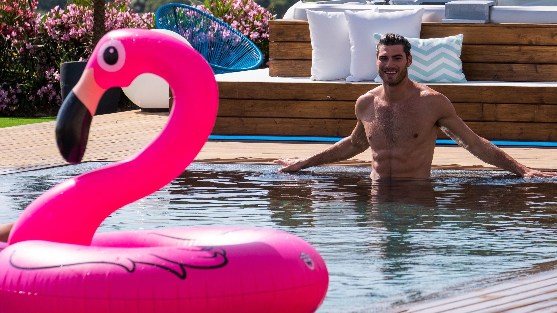 Love Island Australia background