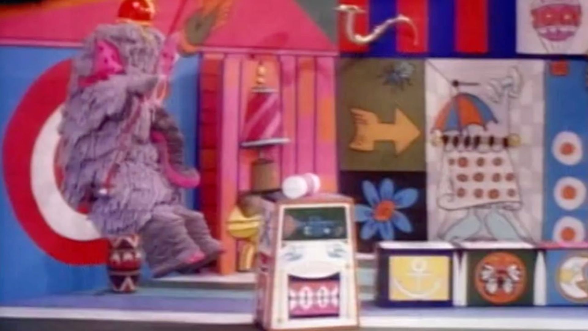 The Banana Splits Adventure Hour background