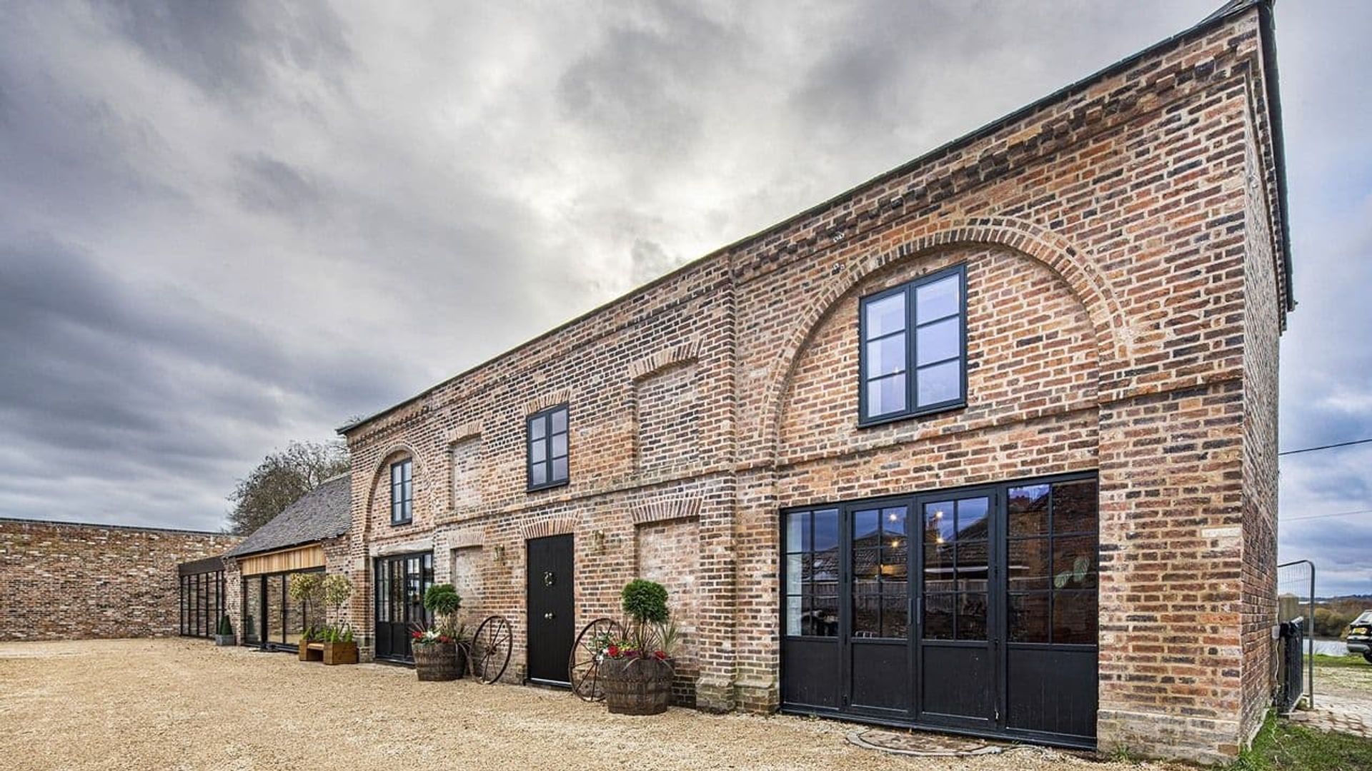 George Clarke's Remarkable Renovations background