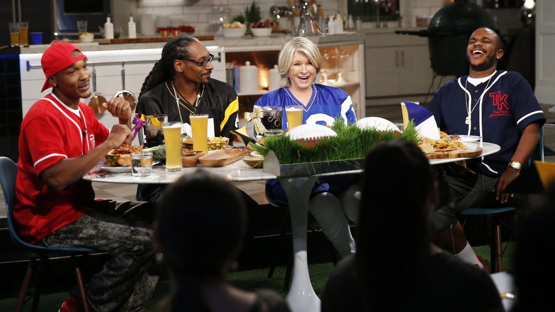 Martha & Snoop's Potluck Party Challenge background