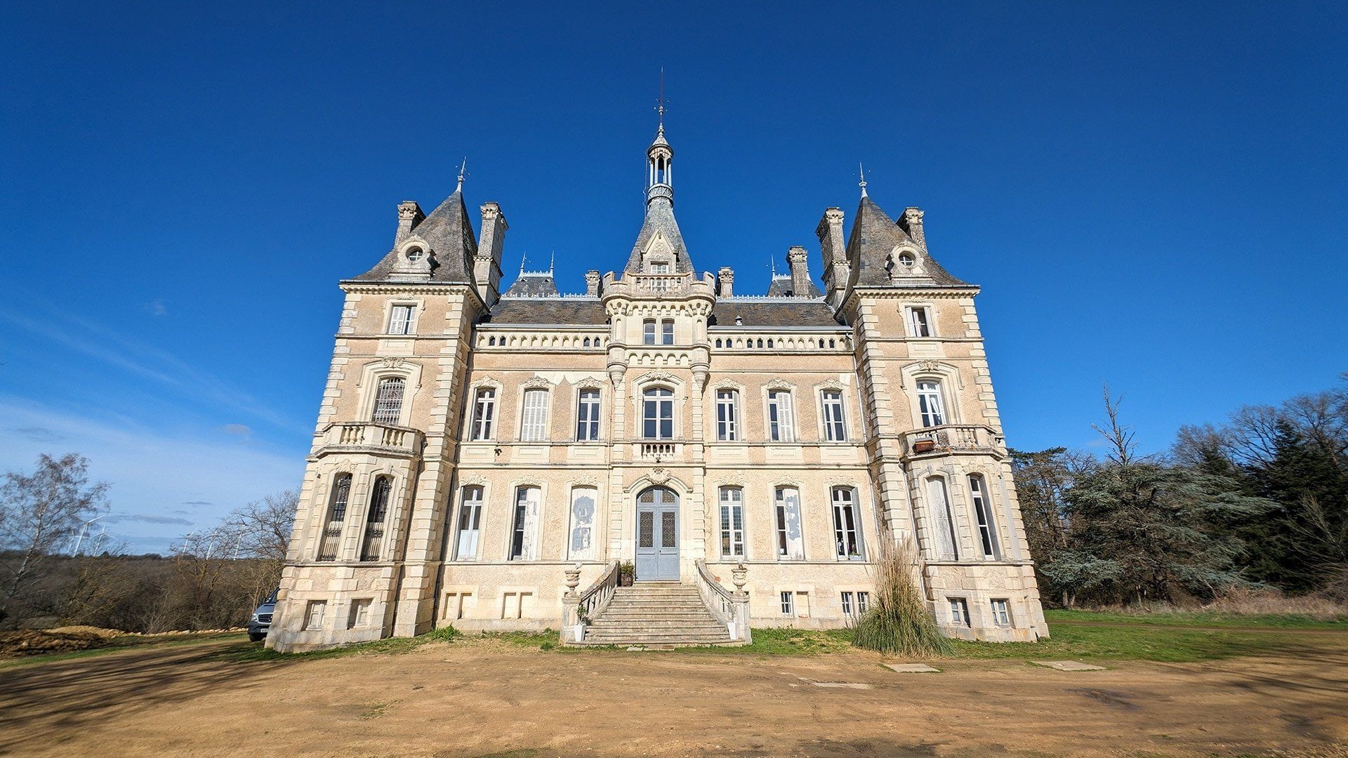 Chateau DIY background