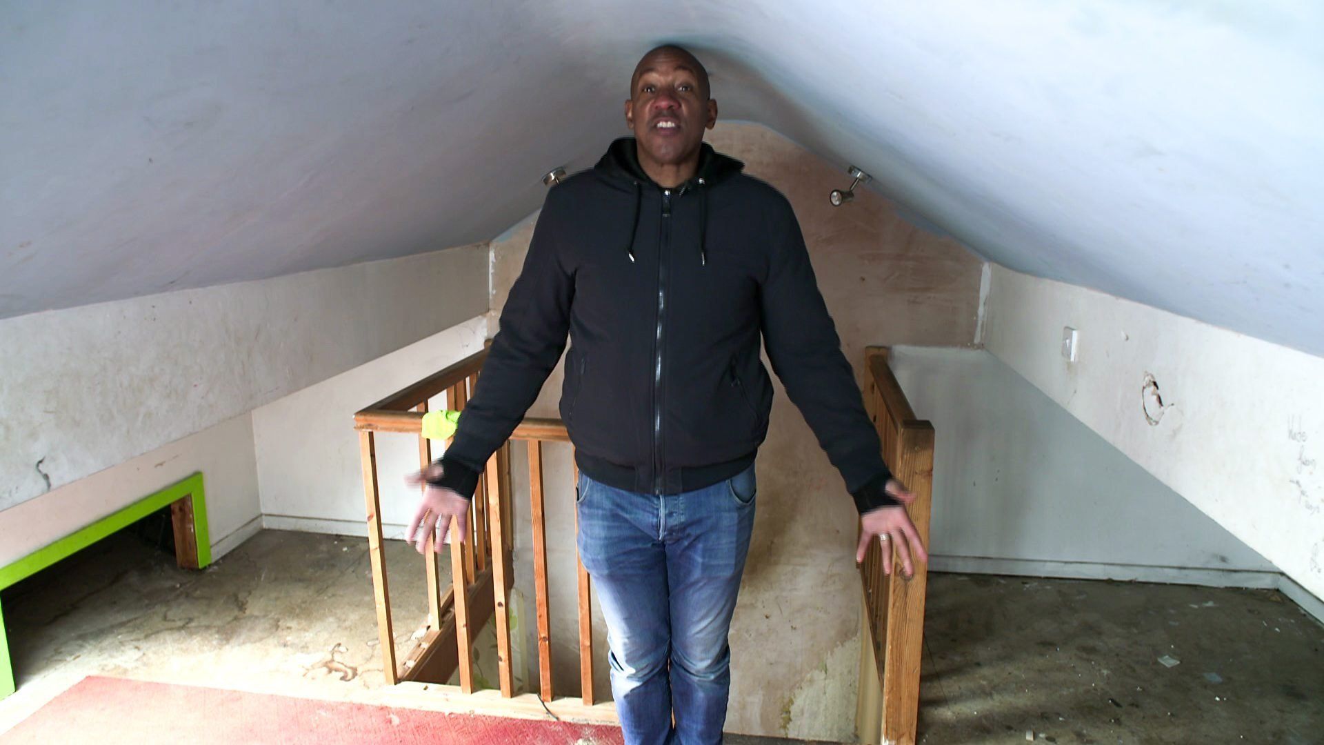 Homes Under the Hammer background