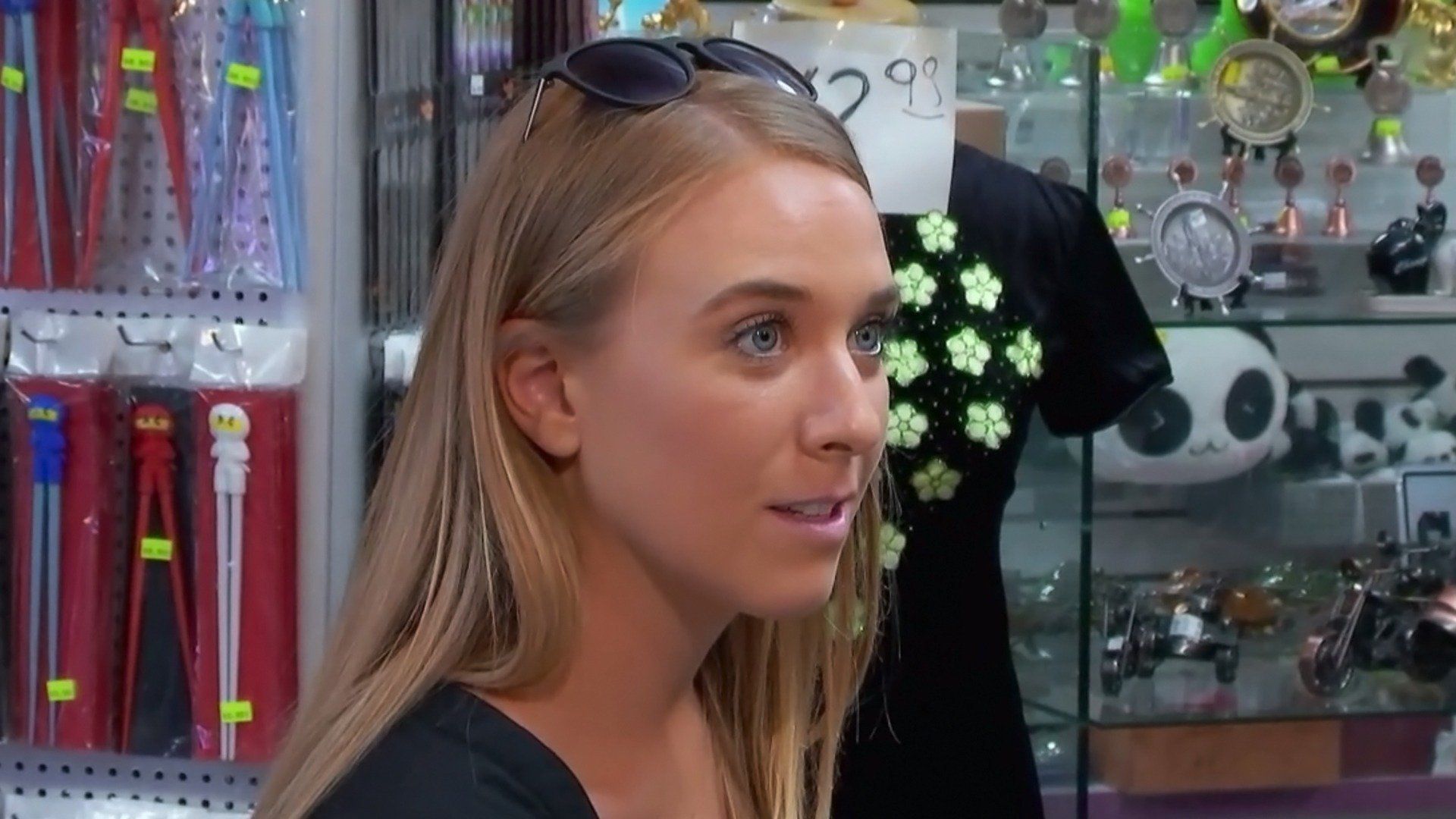 The Carbonaro Effect background
