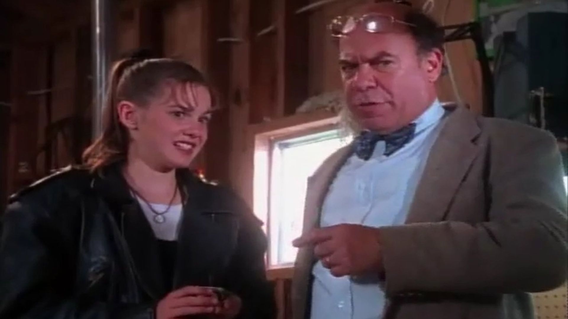 The Secret World of Alex Mack background