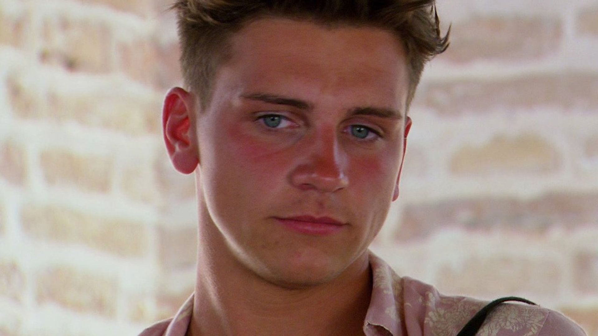 Ex on the Beach background
