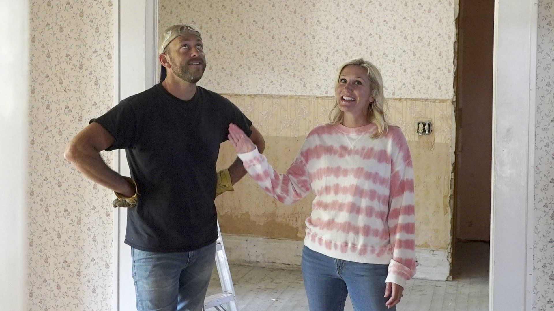 Fixer to Fabulous: Welcome Inn background