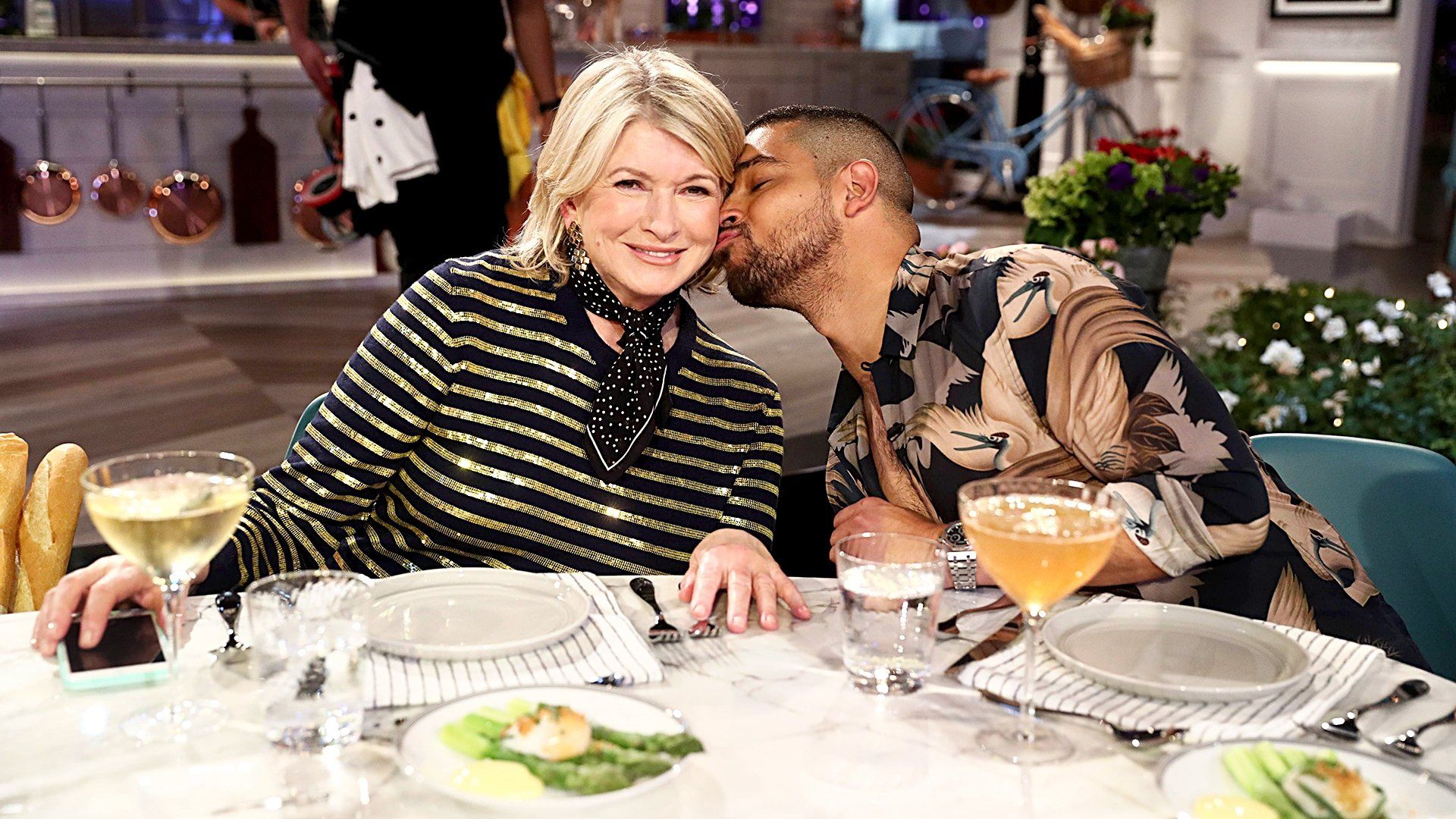Martha & Snoop's Potluck Party Challenge background