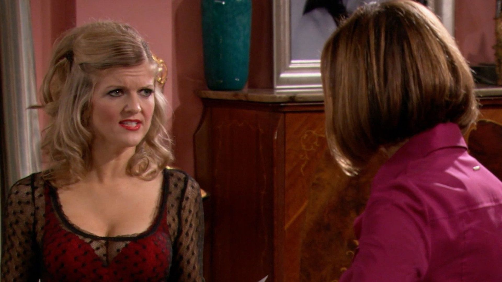 Hot in Cleveland background