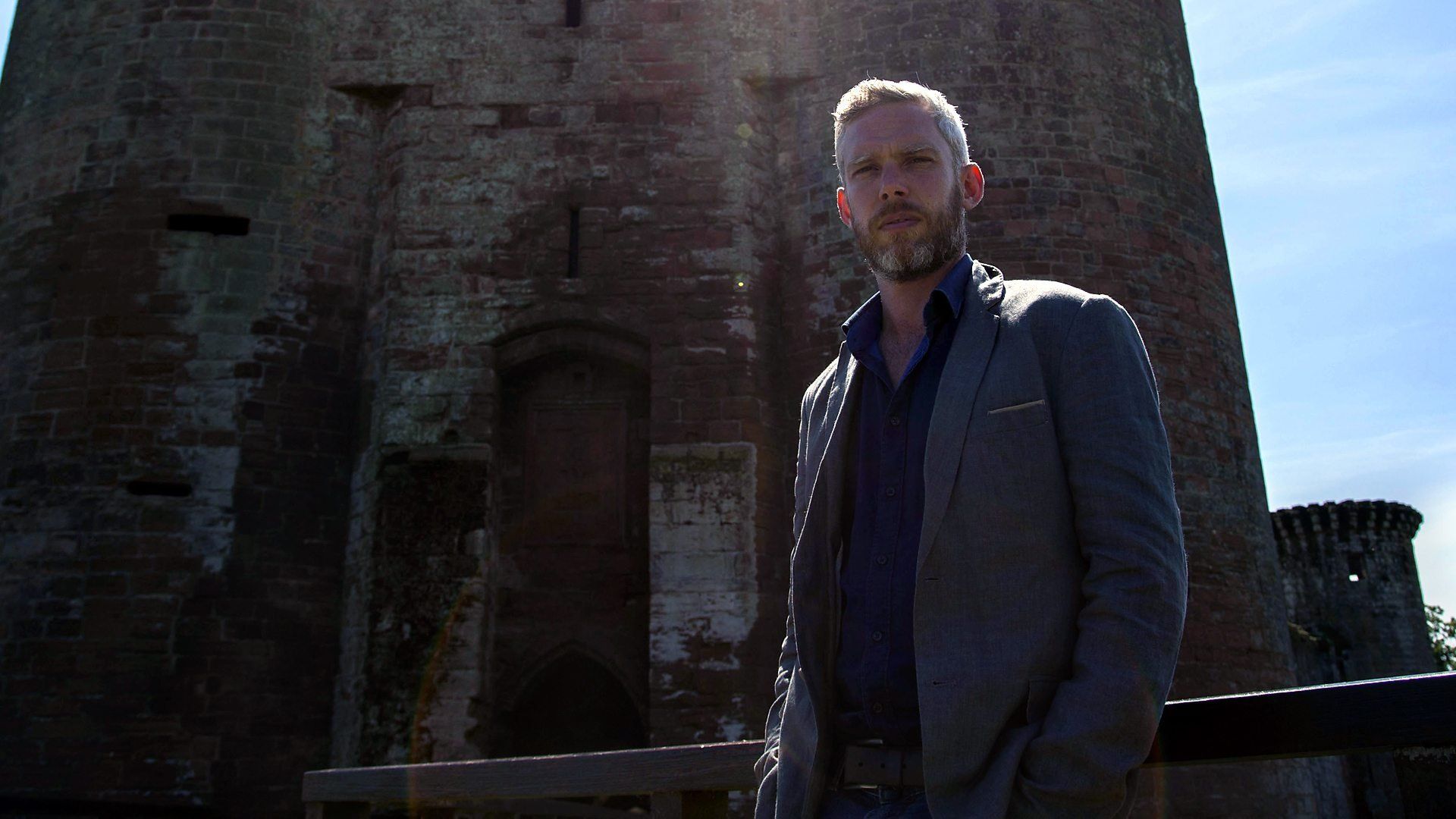 Castles: Britain's Fortified History background