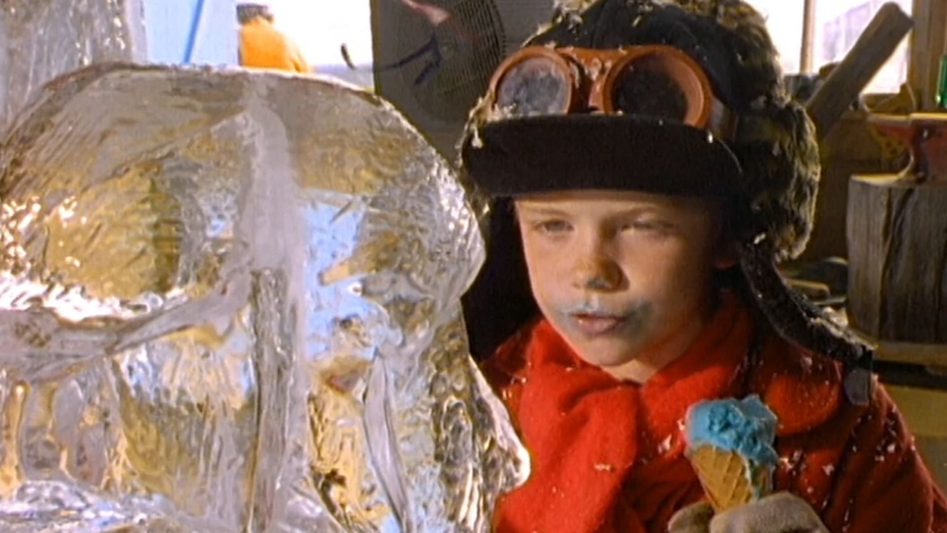 Round the Twist background