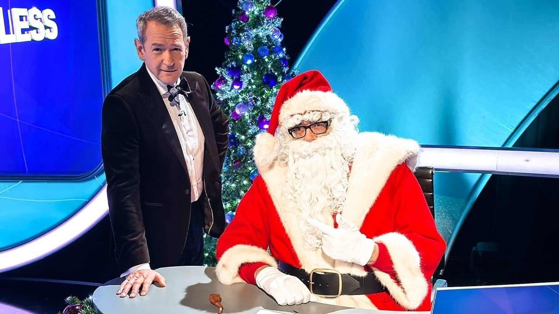 Pointless Celebrities background
