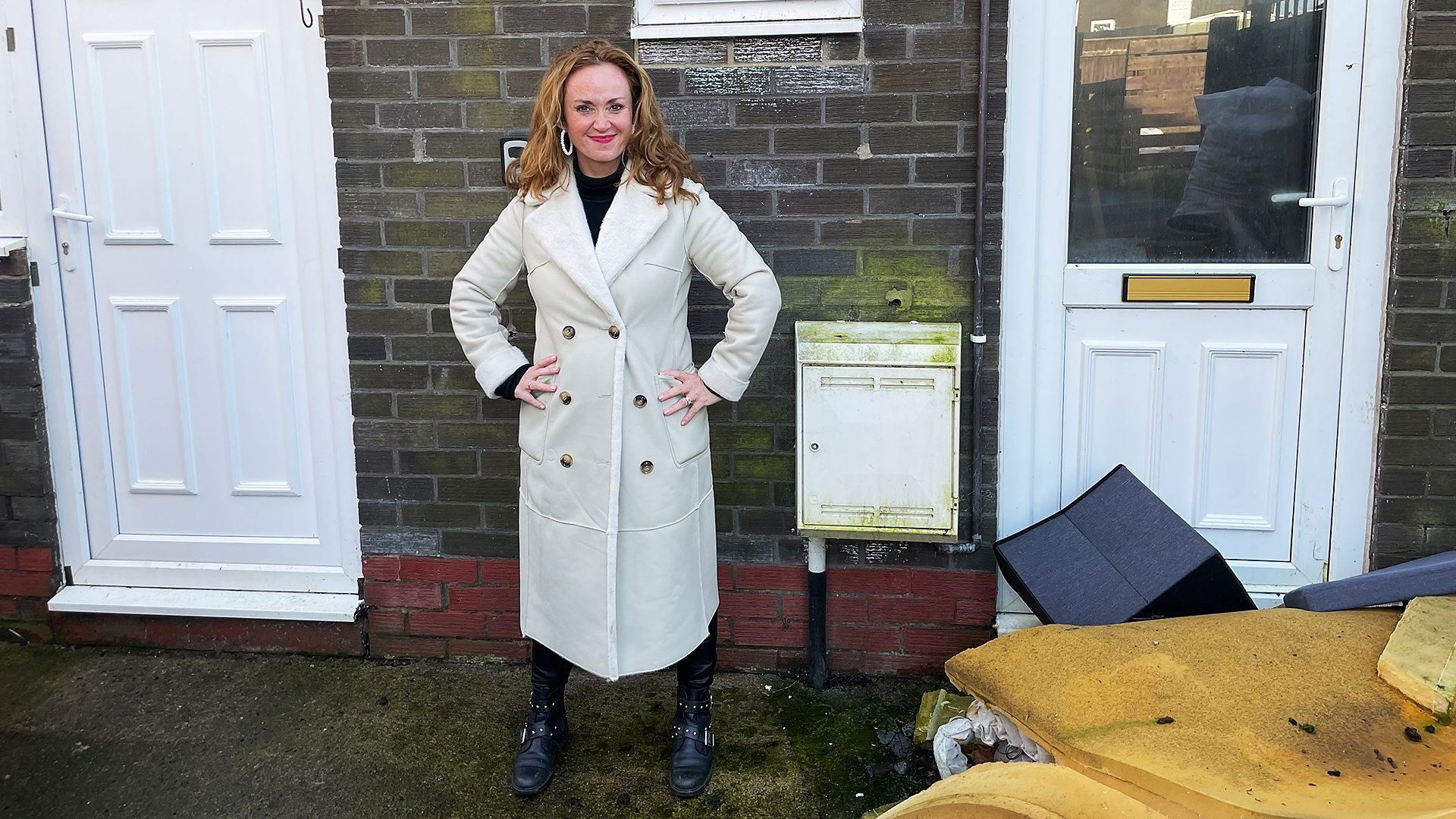 Homes Under the Hammer background