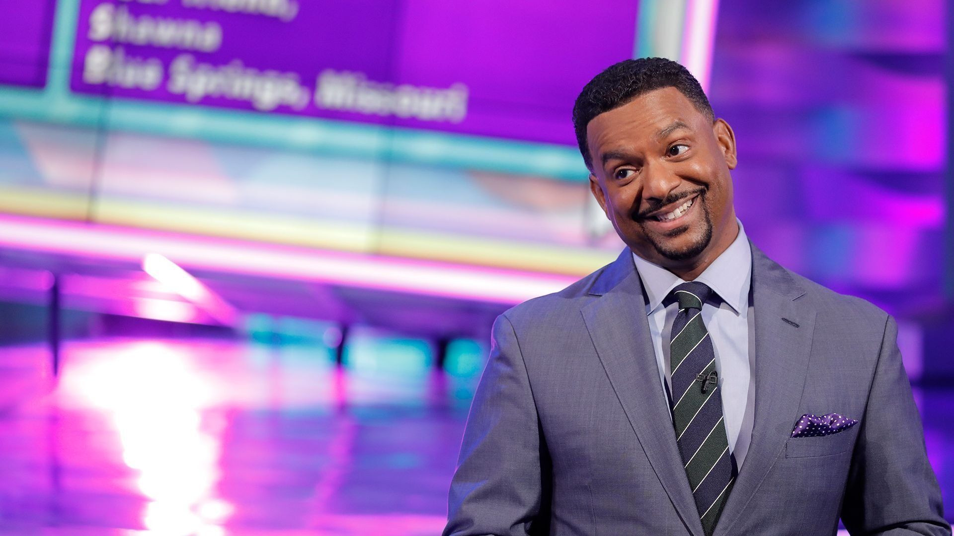 America's Funniest Videos: Animal Edition background