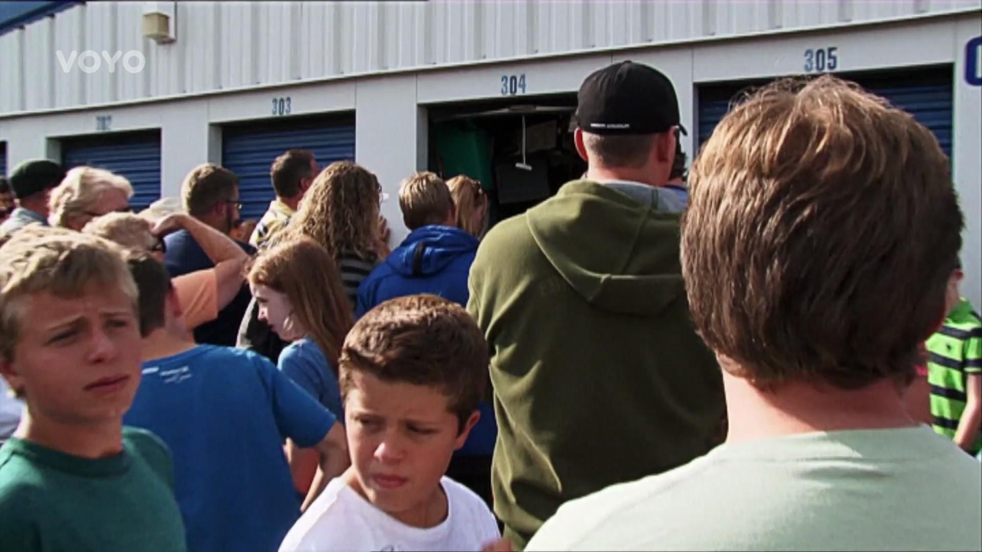 Storage Wars: Northern Treasures background