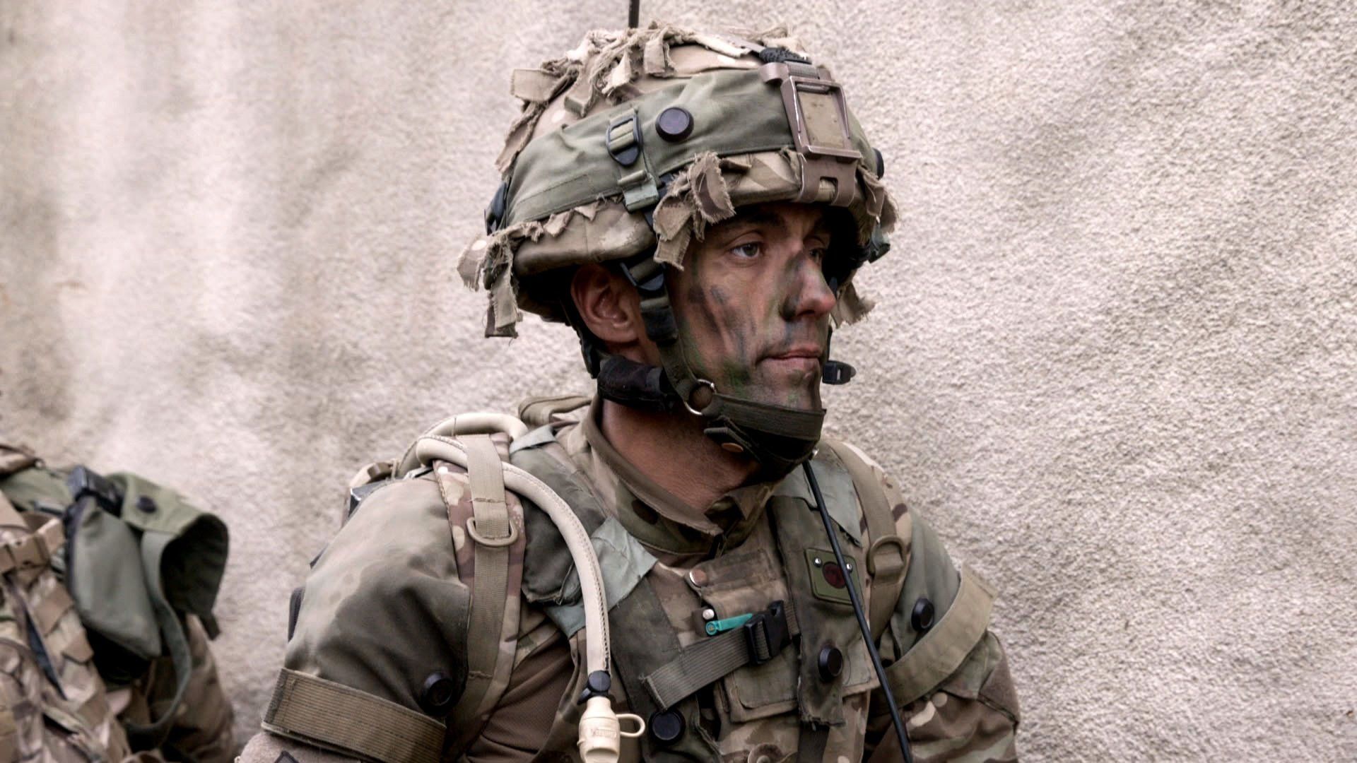 Army: Behind the New Frontlines background