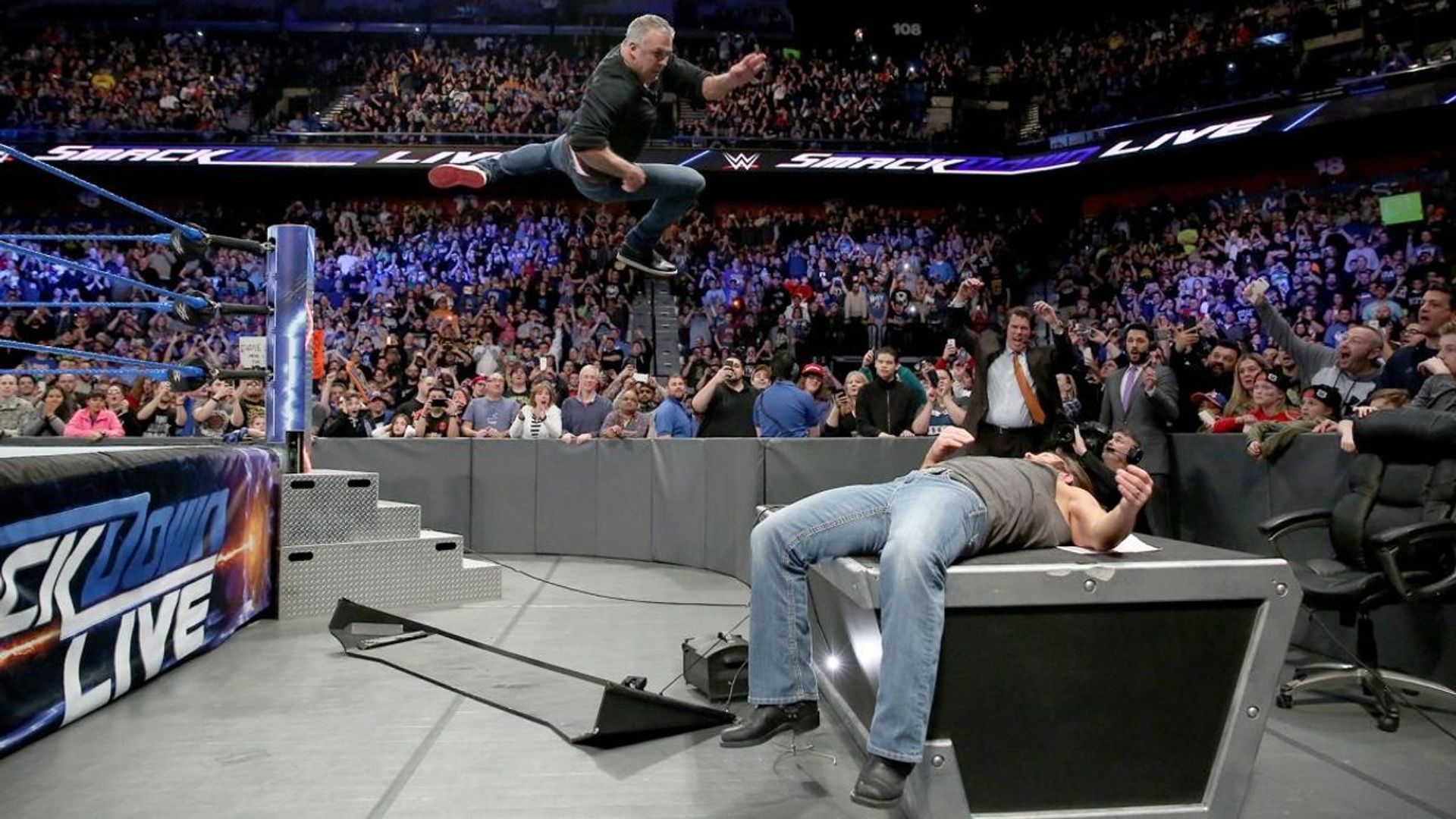 World Wrestling Federation Smackdown! background