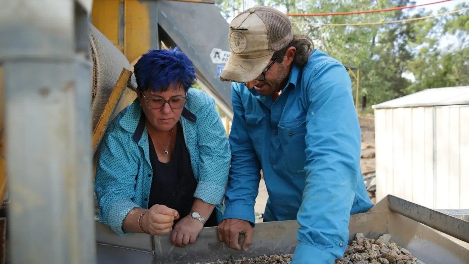Gem Hunters Down Under background