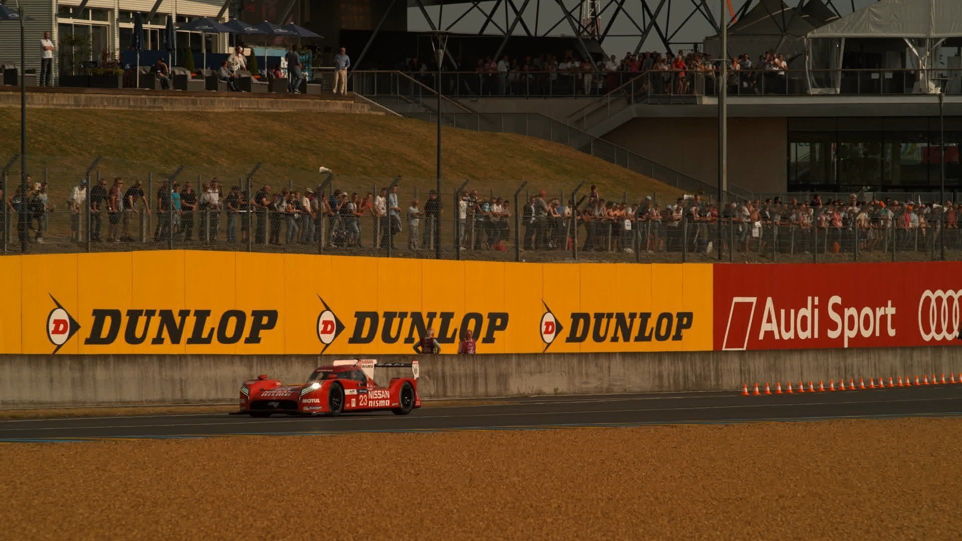 Le Mans: Racing Is Everything background