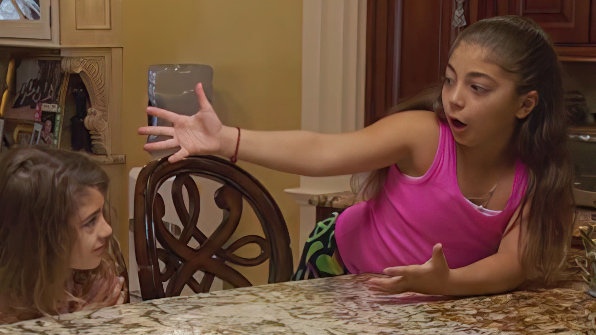 The Real Housewives of New Jersey: Teresa Checks In background